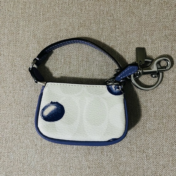 Mini Coach Nolita keychain - Picture 4 of 4